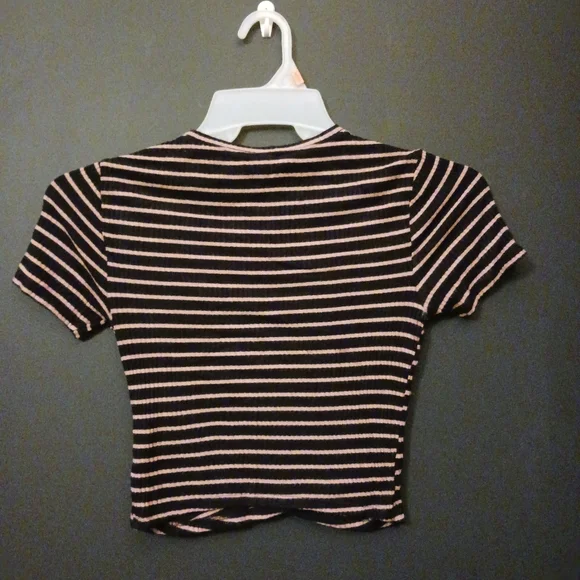 FOREVER 21 PINK AND BLACK SMALL TEE SHIRT - Picture 3 of 3